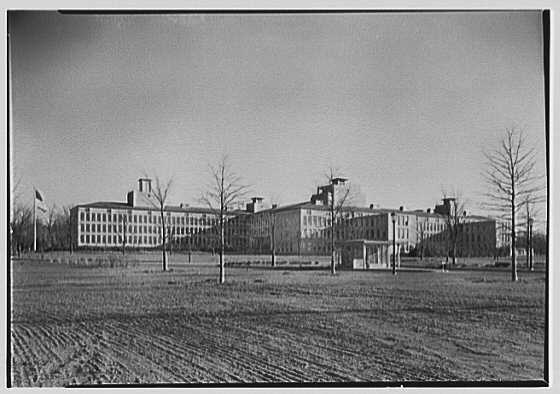 Файл:Bell Labs, Murray Hill, 1942.jpg