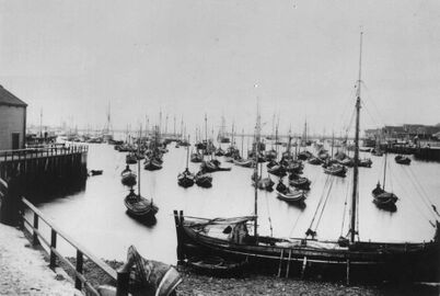 Суда в гавани Варде. Эллисиф Вессель, около 1900 года. Один из важнейших портов поморской торговли.