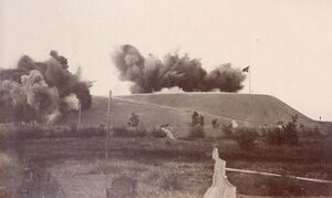 Обстрел опытных построек полигона, 1894 год. Фотография фиксирует натурные артиллерийские испытания. РГА ВМФ.
