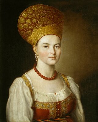 И. П. Аргунов. «Портрет неизвестной в русском костюме», 1784. Государственная Третьяковская галерея, инв. 15174. Изображение показывает головной убор в составе женского ансамбля к…