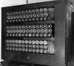 Британская Bombe, 1945 год. Машины такого типа механизировали проверку возможных установок Enigma.