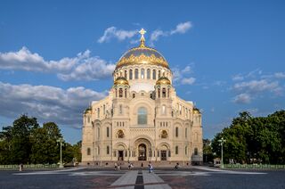 Никольский Морской собор на Якорной площади. Построен в 1903–1913 годах по проекту В. А. Косякова как храм-памятник погибшим морякам. Фото: Alex Fedorov.